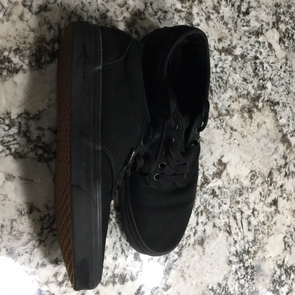 Vans Men’s Size 9 Black on Black with Gum Sole